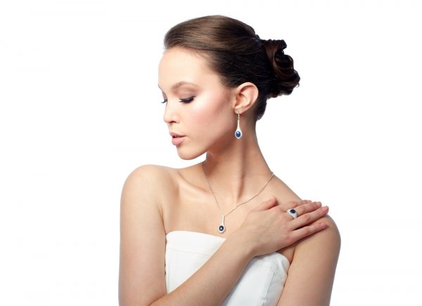 Rekomendasi Anting Wanita Yang Nyaman Untuk Sehari-Hari, Kondangan Sampai LiburanRekomendasi Anting Wanita Yang Nyaman Untuk Sehari-Hari, Kondangan Sampai Liburan