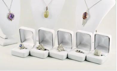 Keunggulan Dari Anting Emas Putih Yang Jarang-jarang Dijumpai