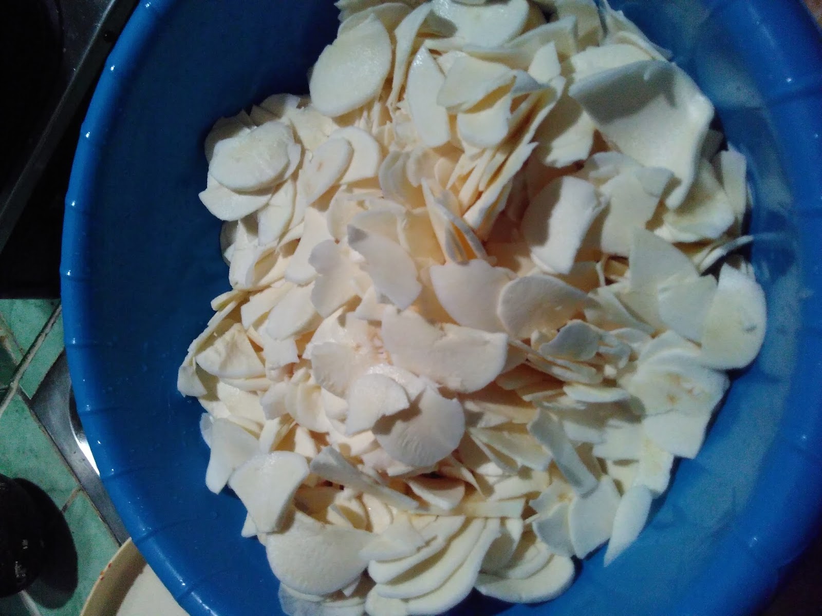 Cara Memotong Singkong Menjadi Keripik