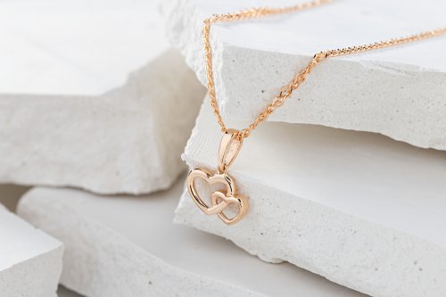Mengapa Wanita Gemari Kalung Sebagai Hadiah?