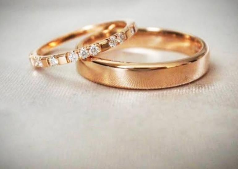 Rancang Perencanaan Cincin Emas Anda Sendiri