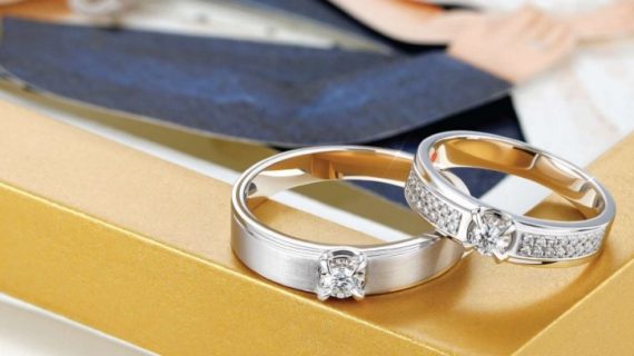 Apakah Cincin Tunangan Harus Sesuai dengan Anggaran yang Dimiliki?