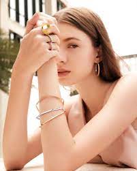 Memahami Peran Bangle dalam Memperkaya Gaya Fashion Pribadi Anda