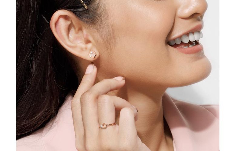 Apakah Ada Cara untuk Mengidentifikasi Keaslian Anting Berlian Tanpa Sertifikat?