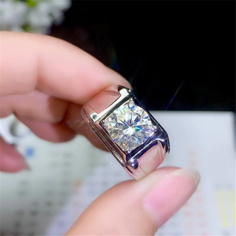 Eksklusif dan Elegan: Cincin Berlian Pria untuk Acara Khusus